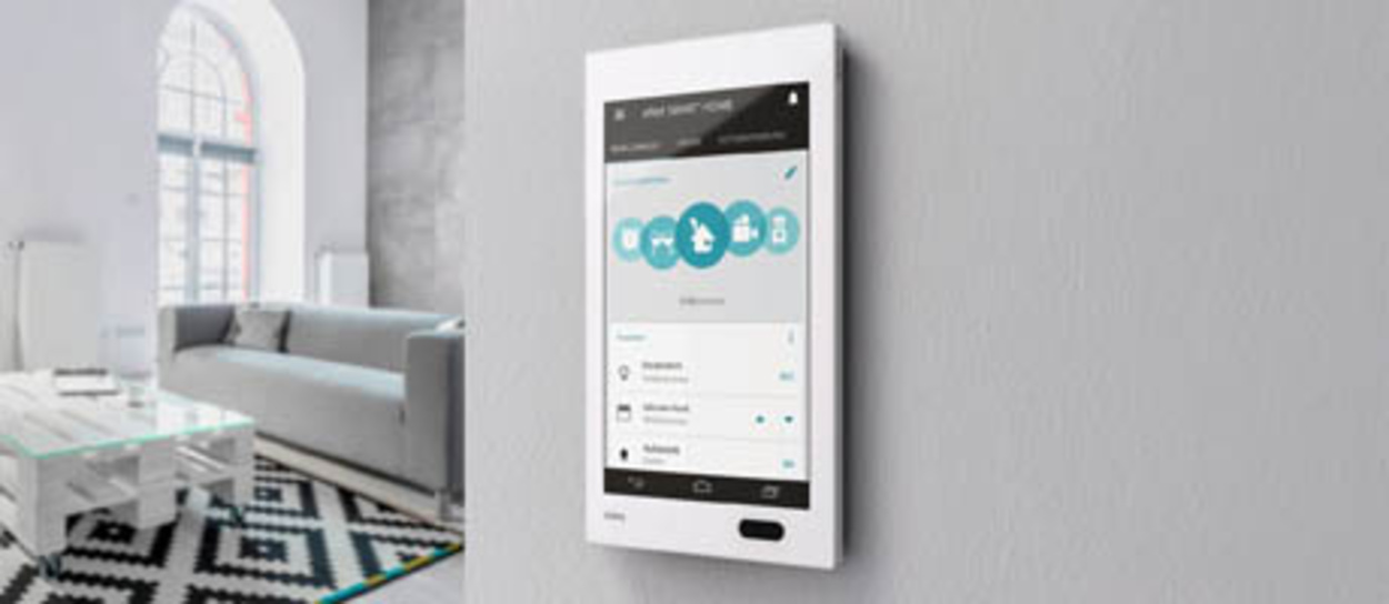 Bedienzentrale Gira G1 bei Elektro-Reum GmbH in Fambach